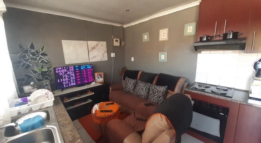 5 Bedroom Property for Sale in Lourierpark Free State